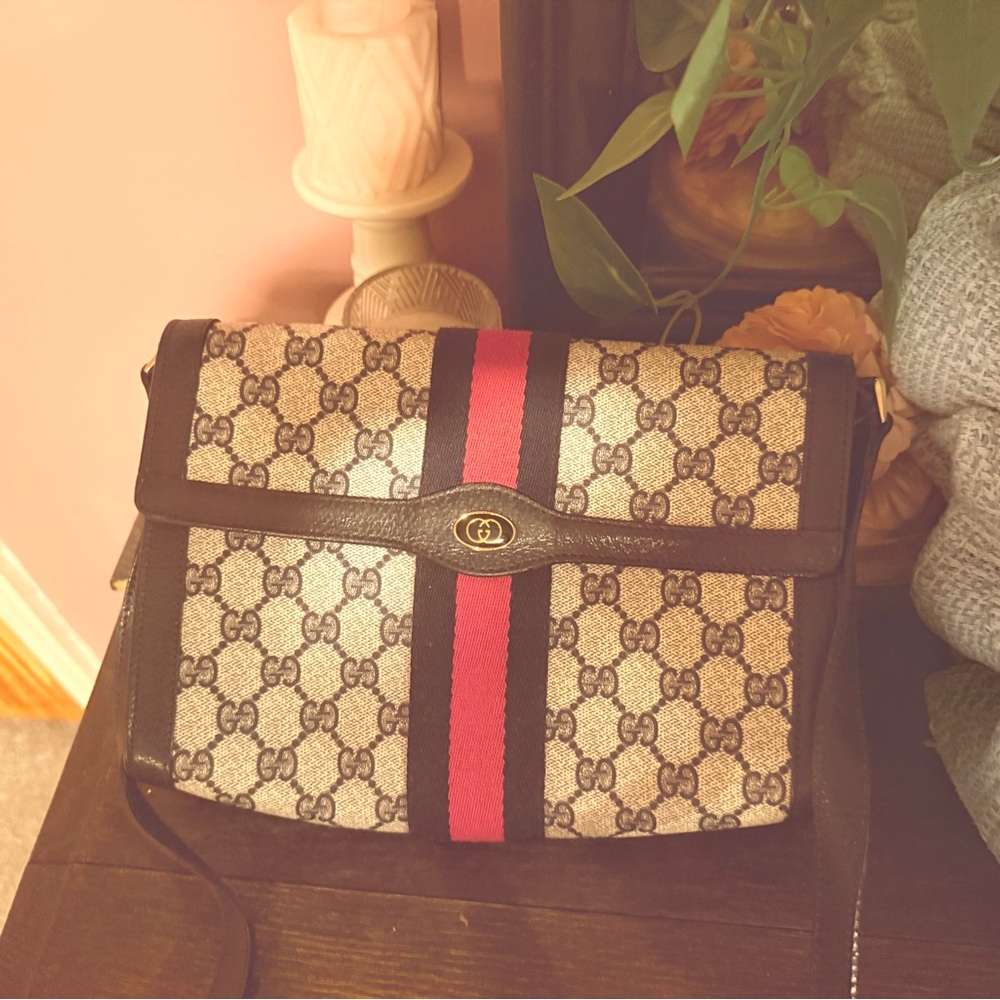 Gucci Beige and Red Crossbody Bag
